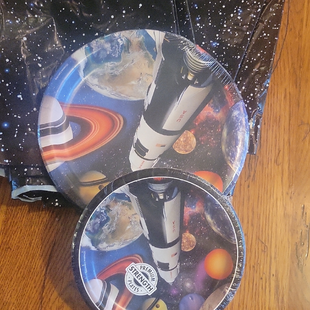 Space-Themed Party Plates